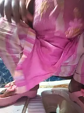 Dassing strip couple online show from 17, 1, 2026