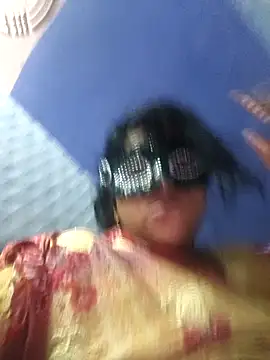 Dassing strip couple online show from 15, 10, 2025