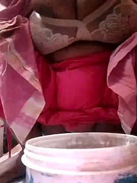 Dassing strip couple online show from 14, 3, 2026