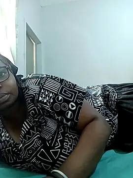 ShySexyBaddiexx online show from 12, 11, 2025