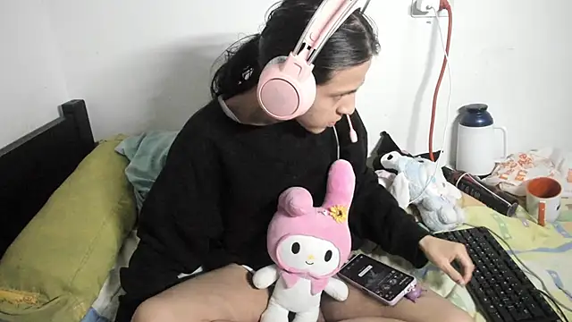 Petite-Goth online show from 17, 11, 2025