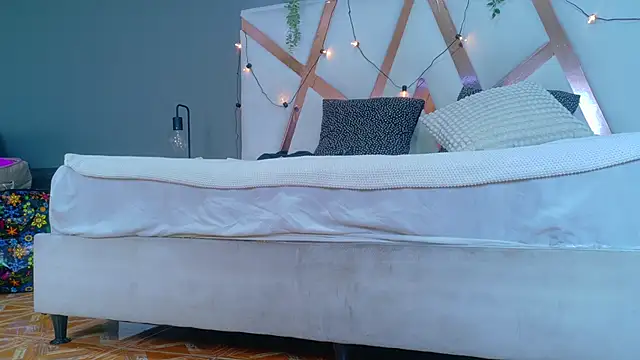 JenaCooper  online show from 24, 2, 2026