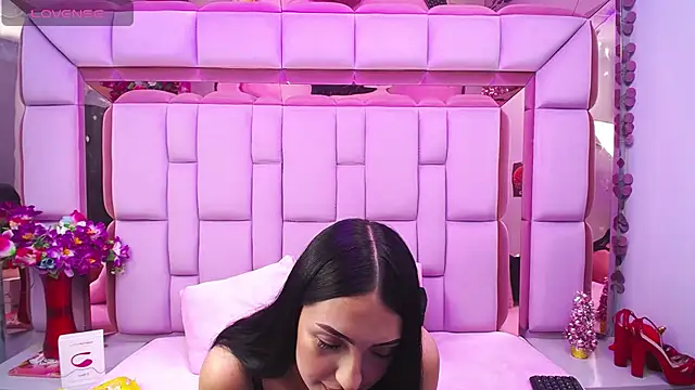 Issabela Mackey  online show from 21, 12, 2025