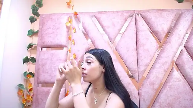 Issabela Mackey  online show from 16, 11, 2025