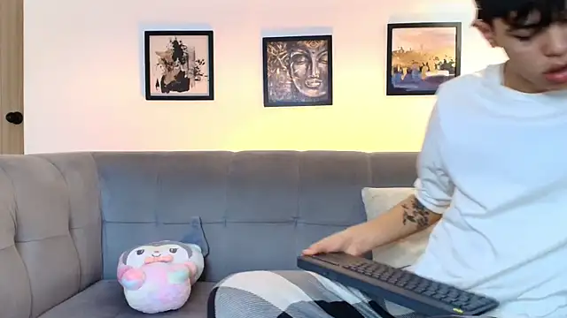 TWINKS FRIENDS online show from 15, 4, 2026