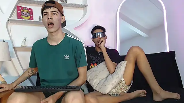 Snapshot of TWINKS_FRIENDS chatting on 12, 9, 2025 TWINKS FRIENDS online show from 12, 9, 2025