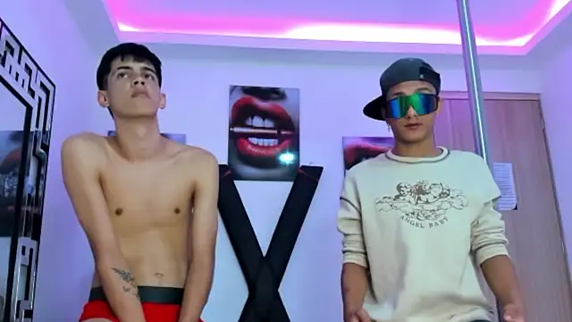 Snapshot of TWINKS_FRIENDS chatting on 20, 10, 2025 TWINKS FRIENDS online show from 20, 10, 2025