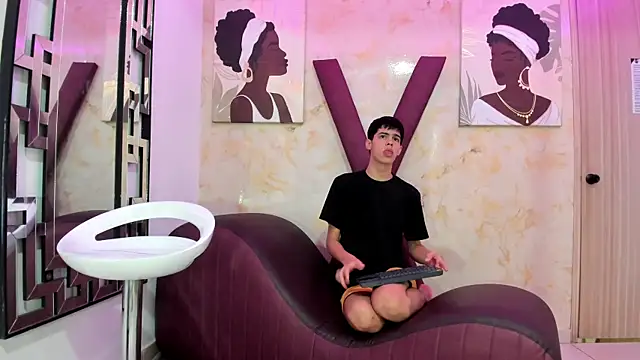 Snapshot of TWINKS_FRIENDS chatting on 12, 1, 2026 TWINKS FRIENDS online show from 12, 1, 2026