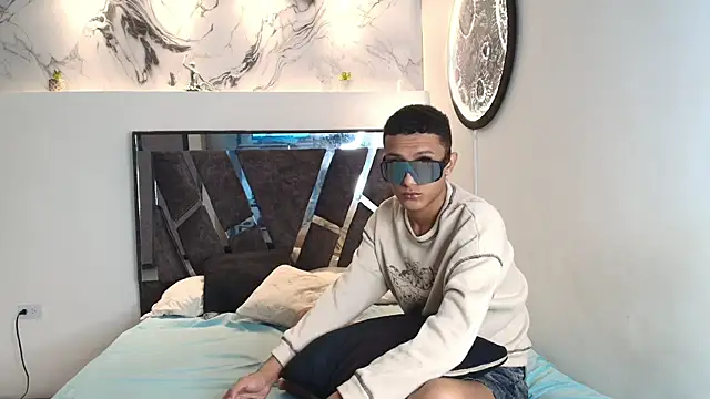 Snapshot of TWINKS_FRIENDS chatting on 11, 11, 2025 TWINKS FRIENDS online show from 11, 11, 2025