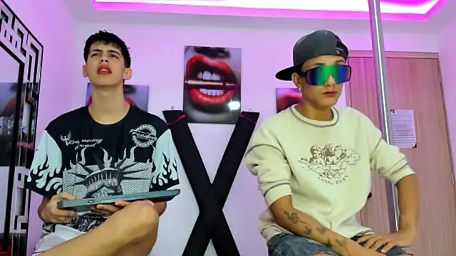 Snapshot of TWINKS_FRIENDS chatting on 22, 10, 2025 TWINKS FRIENDS online show from 22, 10, 2025