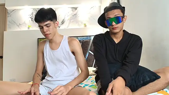 Snapshot of TWINKS_FRIENDS chatting on 7, 10, 2025 TWINKS FRIENDS online show from 7, 10, 2025