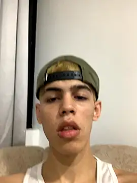 Snapshot of TWINKS_FRIENDS chatting on 22, 11, 2025 TWINKS FRIENDS online show from 22, 11, 2025