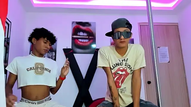 Snapshot of TWINKS_FRIENDS chatting on 24, 10, 2025 TWINKS FRIENDS online show from 24, 10, 2025