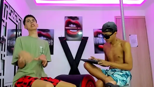 Snapshot of TWINKS_FRIENDS chatting on 26, 10, 2025 TWINKS FRIENDS online show from 26, 10, 2025