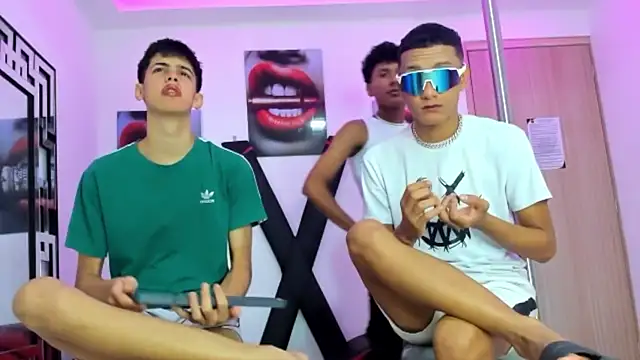 Snapshot of TWINKS_FRIENDS chatting on 31, 10, 2025 TWINKS FRIENDS online show from 31, 10, 2025