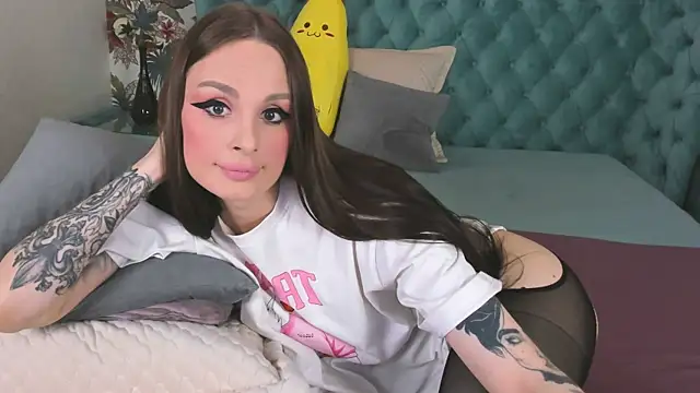 Snapshot of NaughtyLoryy chatting on 5, 11, 2025 NaughtyLoryy online show from 5, 11, 2025