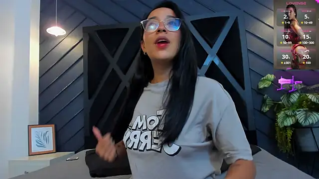 zoe martins  online show from 7, 10, 2025