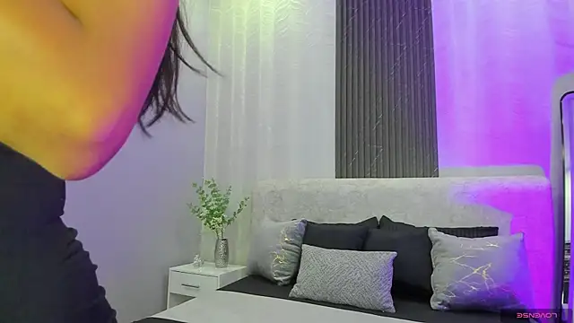 Snapshot of zoe_martins_ chatting on 8, 7, 2026 zoe martins online show from 8, 7, 2026