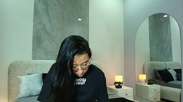zoe martins  online show from 23, 5, 2026