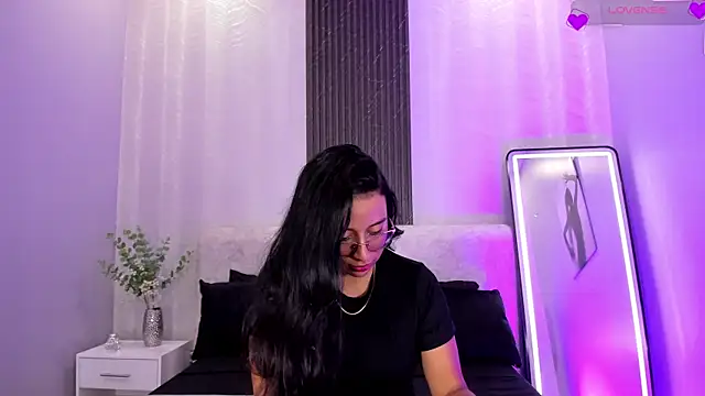 Snapshot of zoe_martins_ chatting on 17, 7, 2026 zoe martins online show from 17, 7, 2026