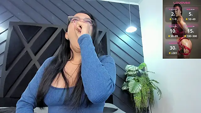 zoe martins  online show from 18, 11, 2025