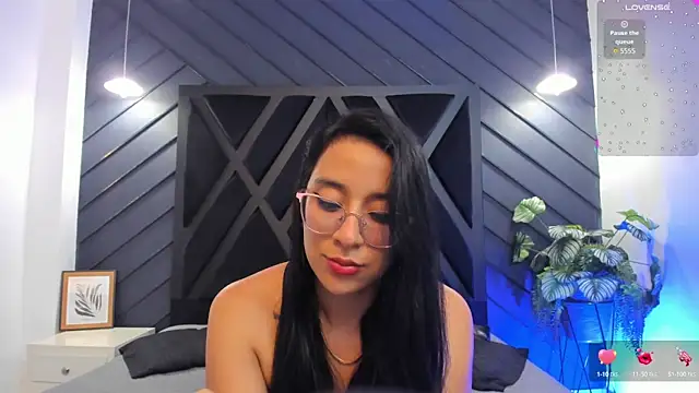 zoe martins  online show from 30, 9, 2025