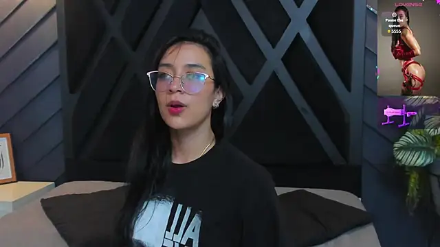 zoe martins  online show from 18, 10, 2025