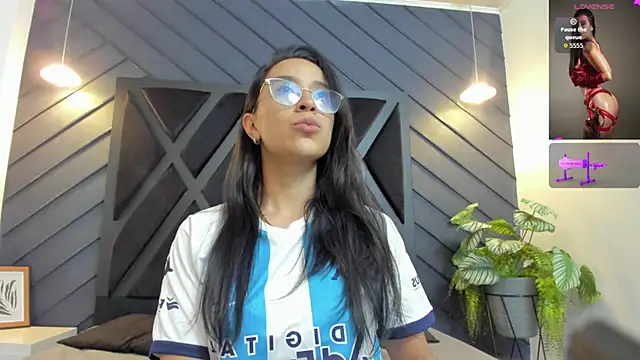 zoe martins  online show from 19, 10, 2025