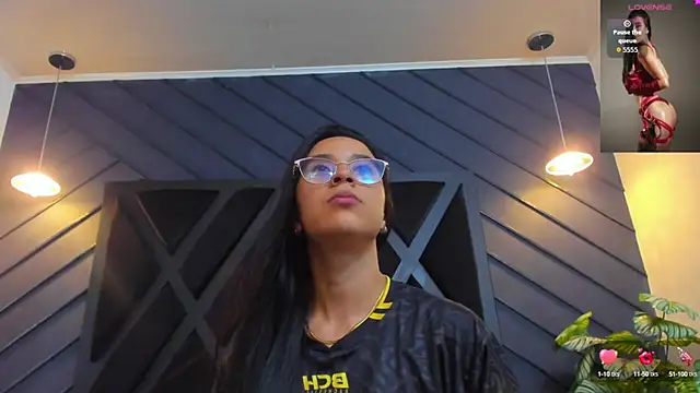 zoe martins  online show from 16, 10, 2025