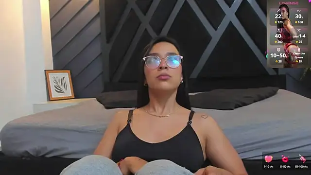 zoe martins  online show from 14, 10, 2025