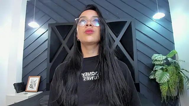 zoe martins  online show from 21, 11, 2025