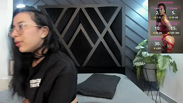 zoe martins  online show from 13, 11, 2025