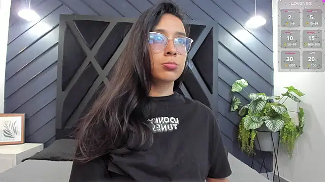 zoe martins  online show from 22, 9, 2025