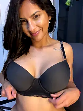 chicachocolate01 online show from 15, 11, 2025