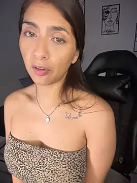 Snapshot of chicachocolate01 chatting on 4, 7, 2026 chicachocolate01 online show from 4, 7, 2026