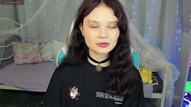 EmilyChaves online show from 8, 4, 2026