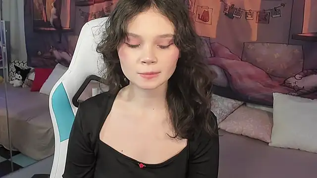 EmilyChaves online show from 18, 11, 2025