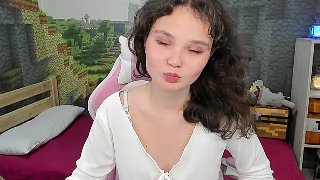 EmilyChaves online show from 10, 9, 2025