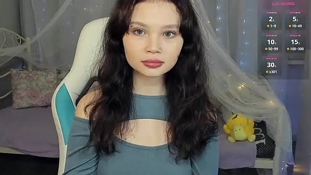 EmilyChaves online show from 10, 4, 2026