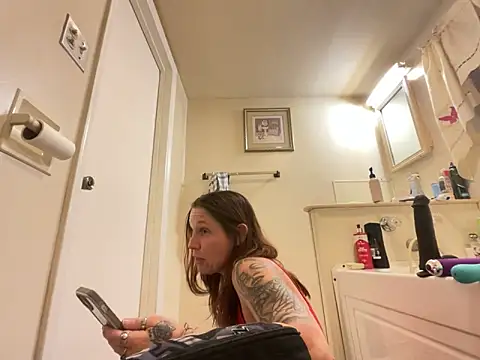 YoMomma-xoxo13 online show from 23, 12, 2025