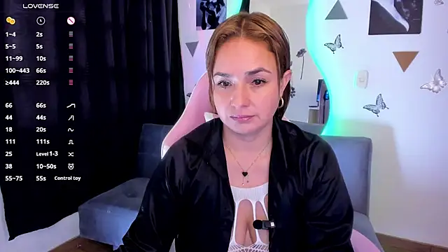 luciamature  online show from 9, 10, 2025