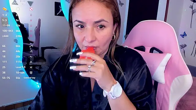 luciamature  online show from 25, 9, 2025