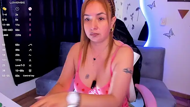 luciamature  online show from 20, 10, 2025