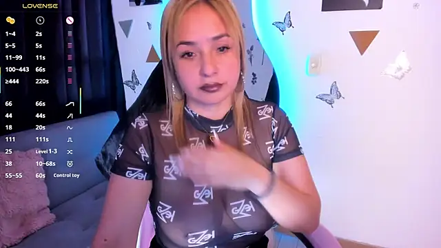 Snapshot of luciamature_ chatting on 18, 12, 2025 luciamature online show from 18, 12, 2025