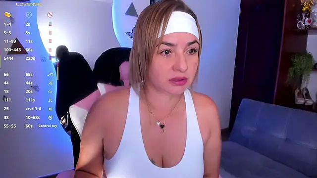 luciamature  online show from 11, 3, 2026