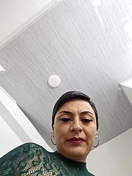 Daniela Leonn online show from 6, 11, 2025