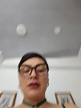 Daniela Leonn online show from 8, 11, 2025