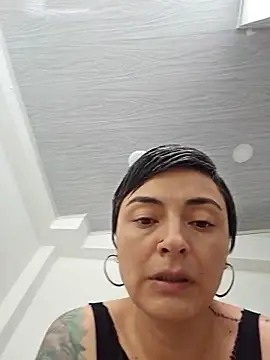 Daniela Leonn online show from 2, 10, 2025