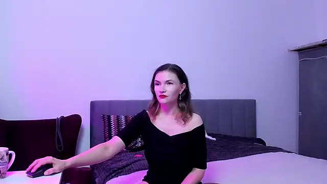 Katherine Twilight online show from 6, 11, 2025