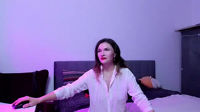 Katherine Twilight online show from 7, 11, 2025